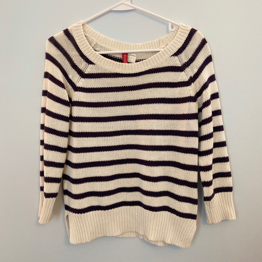 White and navy blue H&M sweatshirt size 6
